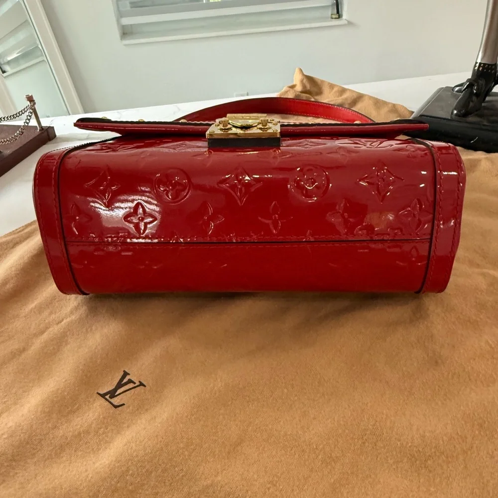 Louis Vuitton Venice Shoulder Bag Monogram Vernis: RED ♥️ - Picture 8 of 17